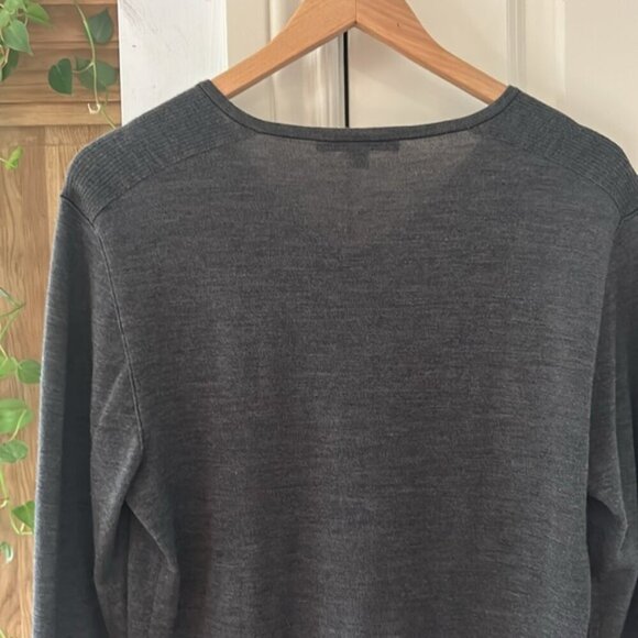 JOHN VARVATOS S 100% wool light weight v neck sweater - Picture 11 of 11